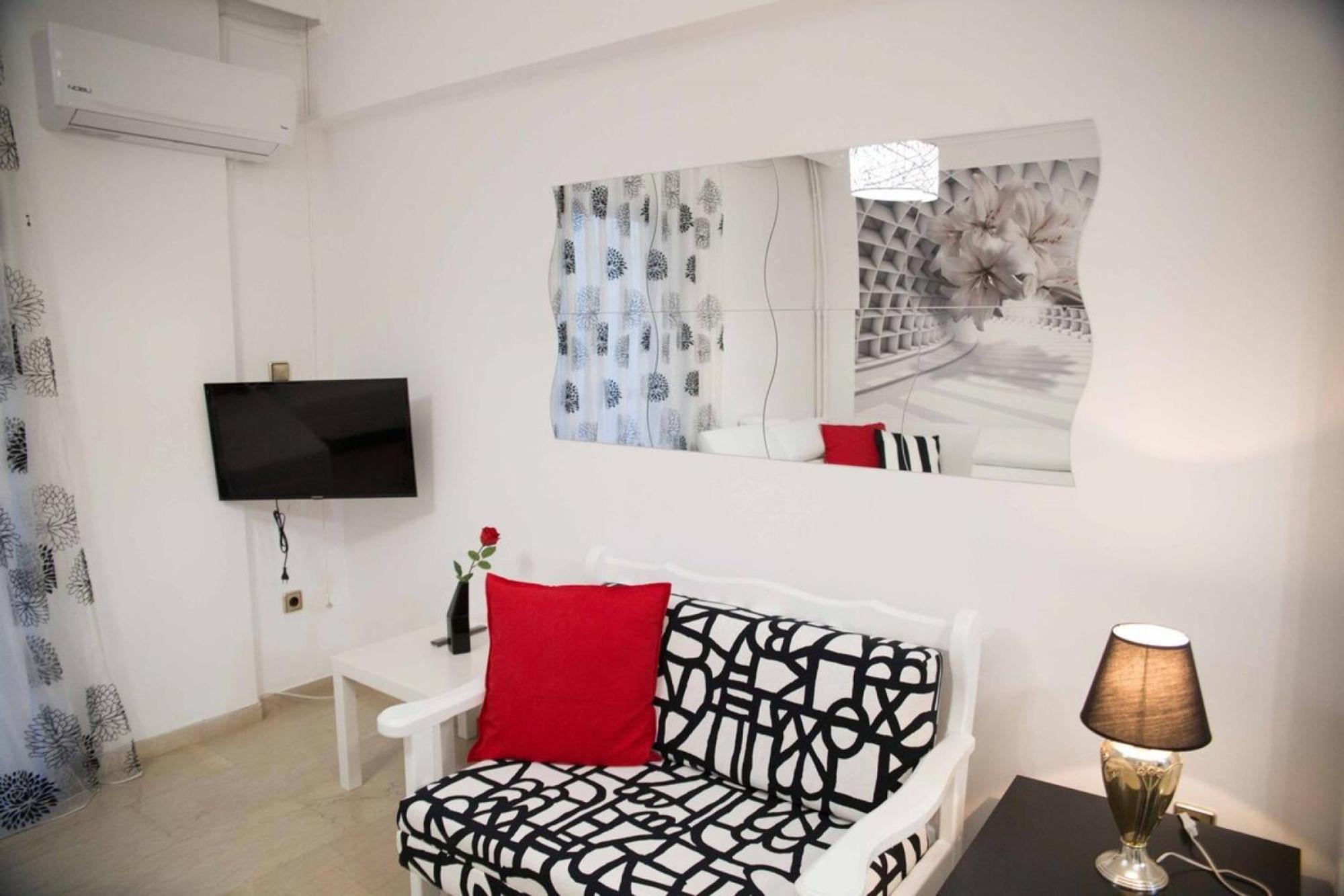 Cozy Apartment With Sea View Next To Marina Zeas El Pireo Exterior foto